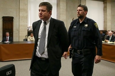 Бял полицай от Чикаго бе признат за виновен в убийството