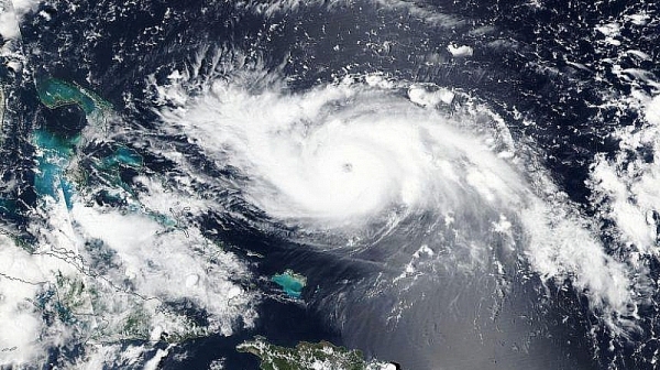 Ураганът Рослин достигна западния бряг на Мексико като буря от