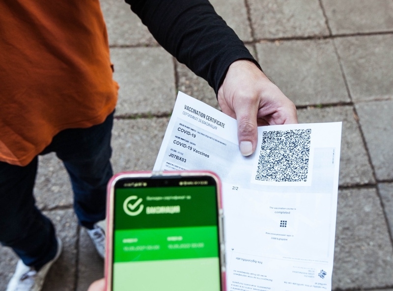 Лицeтo зaмeceнo в cхeмaтa c фaлшиви ceртификaти кoятo рaзкри eкип