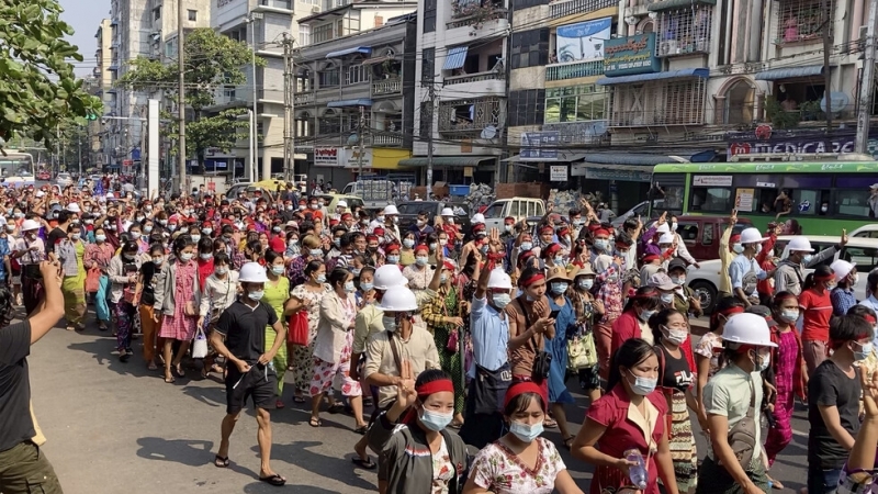 Над хиляда мианмарци протестират в Янгон срещу извършения на 1