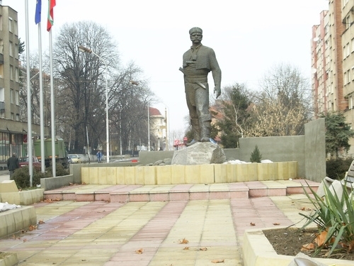 Частен съдебен изпълнител обяви на търг едностаен апартамент в Лом