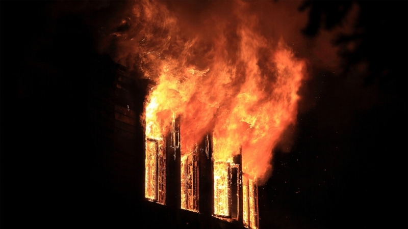 Силно обгорено тяло е открито след пожар в къща в село