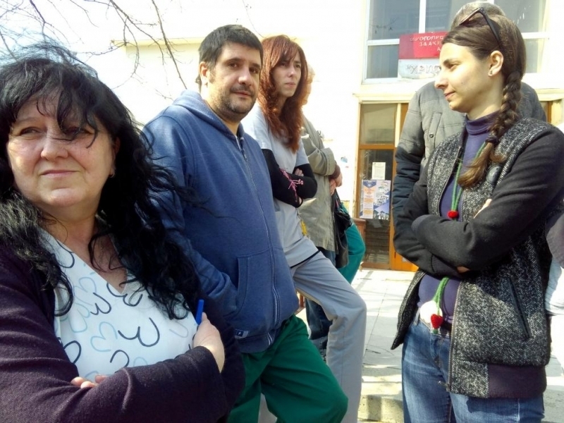 Двама лекари от отделението по Образна диагностика към врачанската Многопрофилна