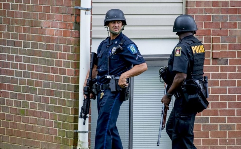 Един човек е загинал а най малко осем са ранени при