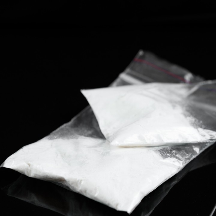 Осем мъже са задържани за притежаване и разпространение на наркотични