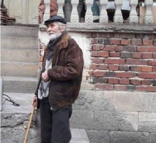 81-годишният Вълослав Стратев от врачанското село Добролево, иска да дари