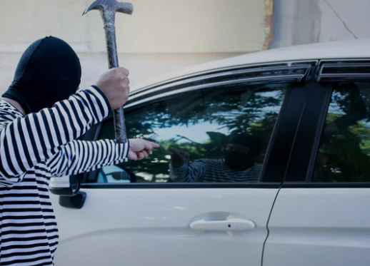 Мъж е потрошил с чук кола в Берковица научи агенция