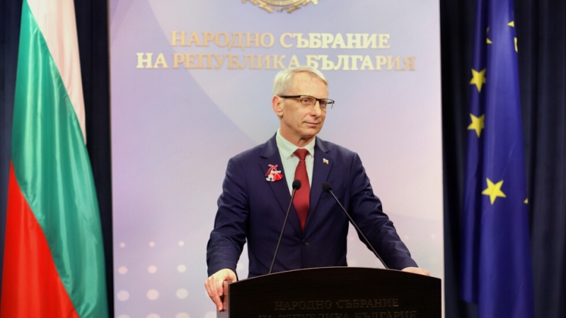 На 6 март подавам оставка С нея обаче кабинетът не