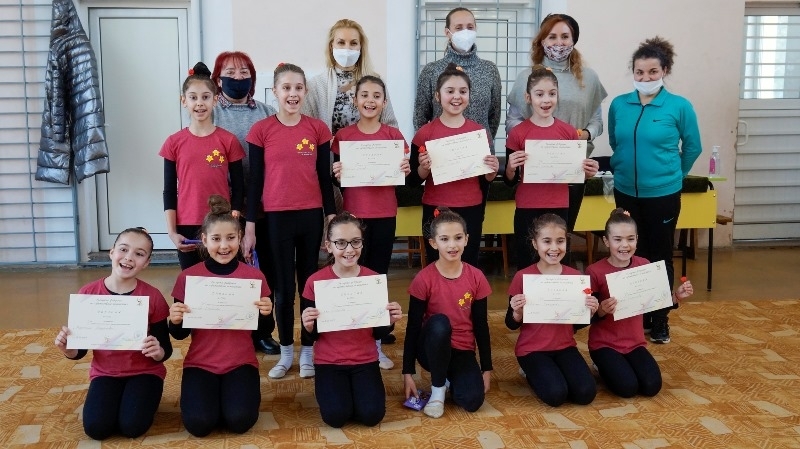 23 състезателки на ЖКХГ Анелия Мездра на възраст от 8