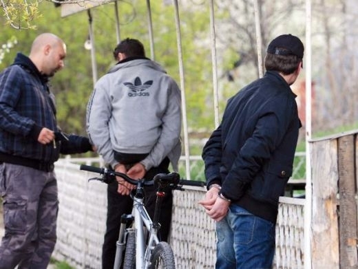 При проверка полицаи са хванали двама младежи да разпространяват маихуана