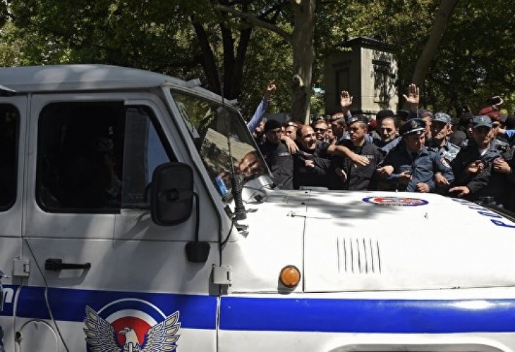 Един човек е загинал а други двама са били ранени