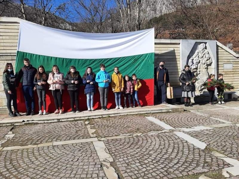 Село Челопек отбеляза 143 години от Освобождаването на България научи