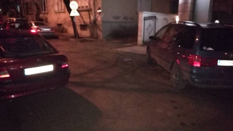 Пълен некадърник паркира тази вечер лекия си автомобил Опел Вектра