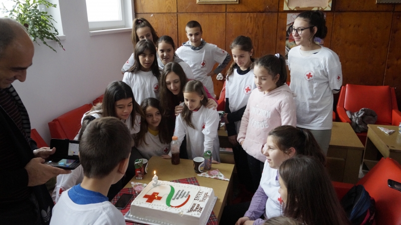 Български младежки червен кръст Мездра днес навърши 3 години Децата