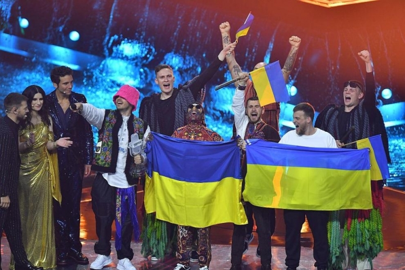 66-oто издание на Евровизия започна с откъс от емблематичния хит