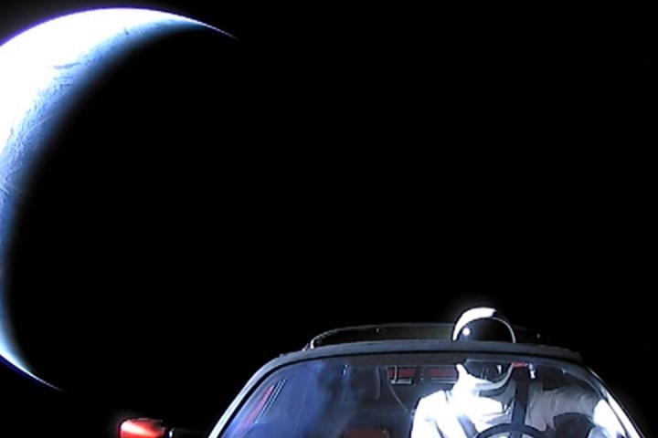 Космическият кабриолет изпратен в космоса с ракетата Space X е