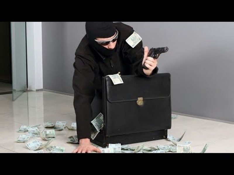 Хванаха мъж откраднал 18 000 лева и лични вещи от