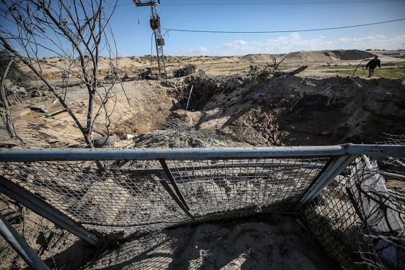 Израелски бойни самолети и хеликоптери нанесоха удари по няколко обекта