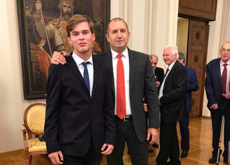 Сертификат за отлично представяне в категория Дебют в компютърните науки