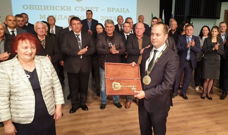 На тържествена първа сесия на общинския съвет във Враца новият