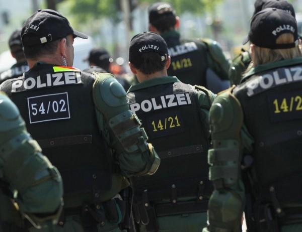 Германската полиция арестува 10 души по подозрение в подготовка на