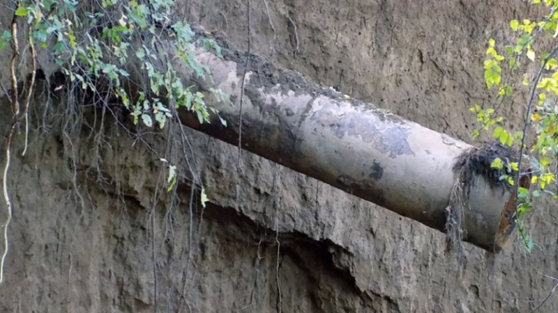 Причините за честите спирания на водата в различни части на