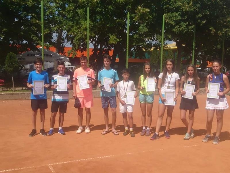 Момчил Петров и Преслава Кръстева триумфираха на регионалния турнир по