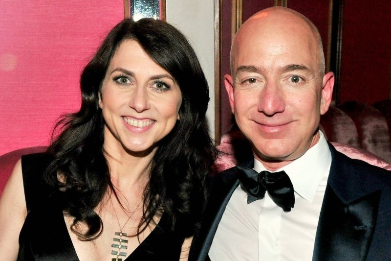 Най богатият човек в света основателят на Amazon Джеф Безос