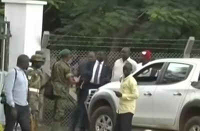 Угандийският певец и депутат Боби Уайн беше обвинен днес от