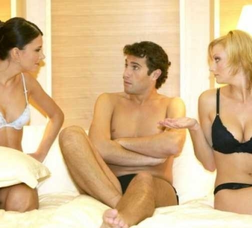 Жените са по-склонни към секс в тройка, отколкото изглежда. Според