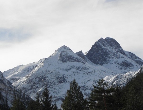 В планините има лавинна опасност която вследствие на вятъра най вероятно ще