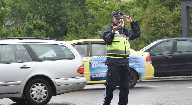 Катаджии хванаха в нарушение мъж който се движел с чужди