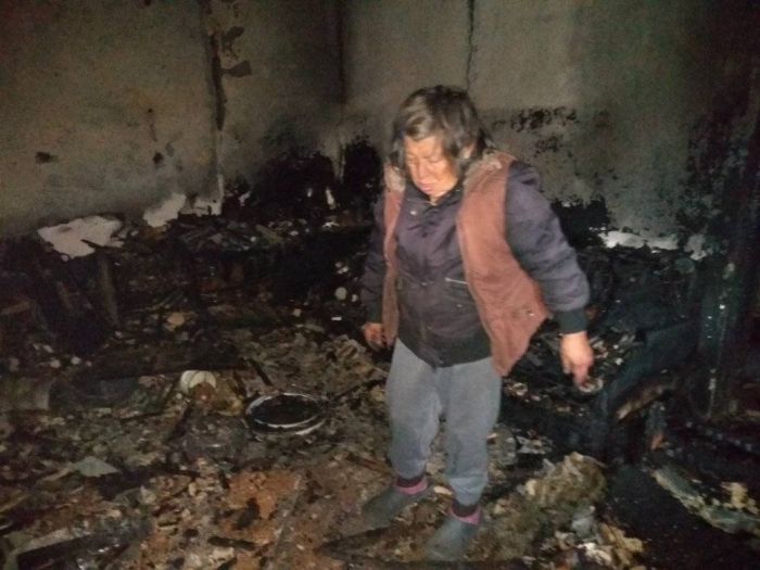 Баба от Монтанско остана на улицата след голям пожар в