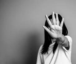 Задържаха 49 годишен мъж за домашно насилие спрямо приятелката си в Сливенско