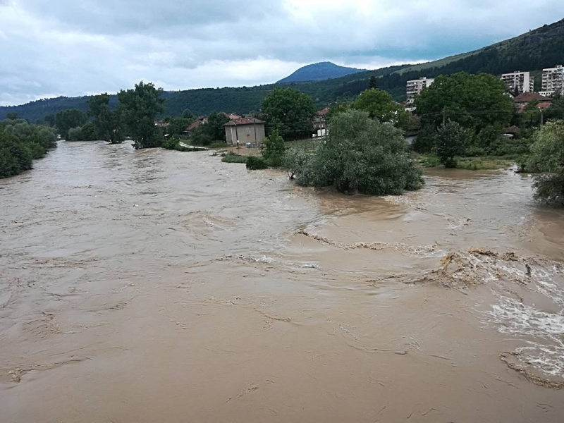 Първа жертва на наводненията от последните дни в България. Мъж