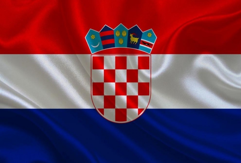 Консервативният президент на Хърватия Колинда Грабар Китарович се опитва да привлече