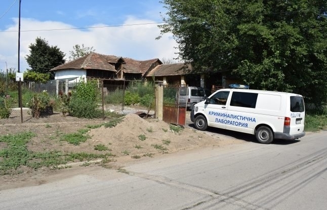 Семейство намери човешки скелет в двора си на улица Орлин