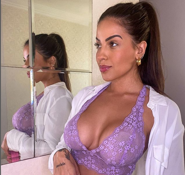 Бразилският модел Мария Жулия Мазали е жената до младата суперзвезда