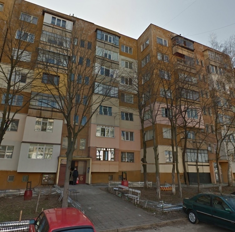 Търси се купувач на половината от двустаен апартамент във Враца