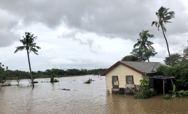 Тропически циклон връхлетя Фиджи и предизвика наводнения Четирима души са