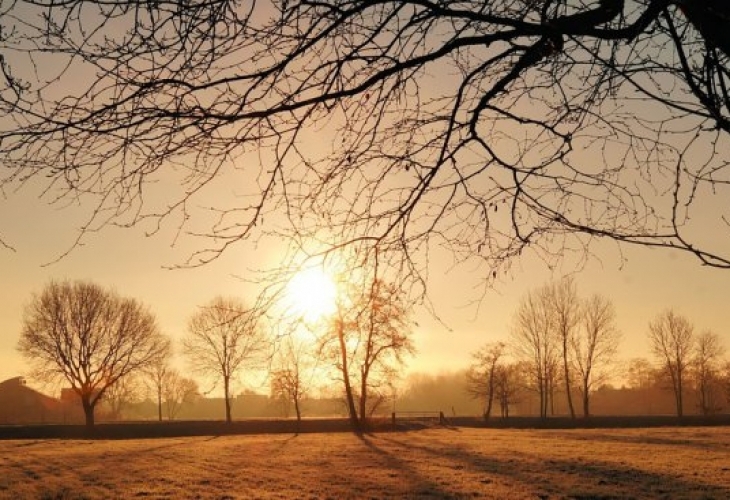 Днес сутринта облачността и в източните райони ще намалее и