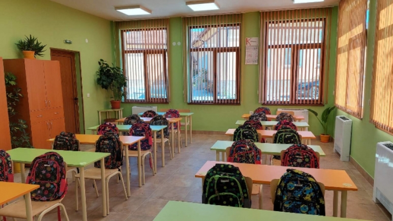 В нова сграда влизат учениците от начално училище Васил Левски