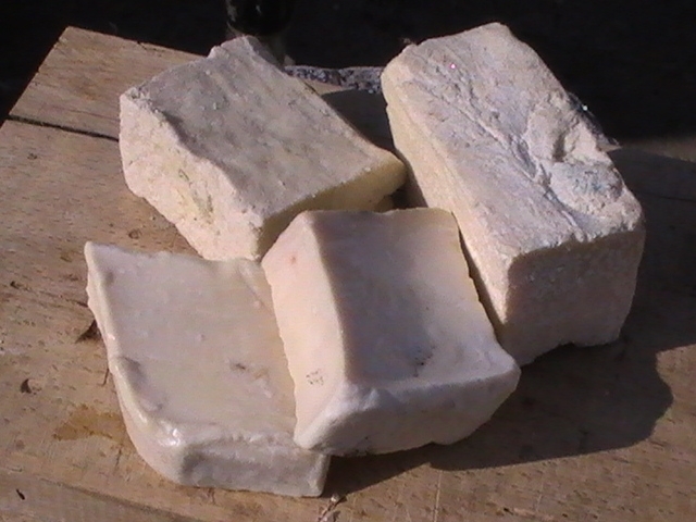 Полицията е заловила три хлапета откраднали домашни сапуни от къща