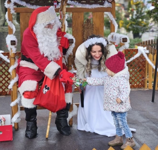 В празничното утро на 23 декември малки и големи жители