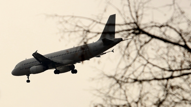 Силният вятър днес в София пренасочи четири пътнически полета за