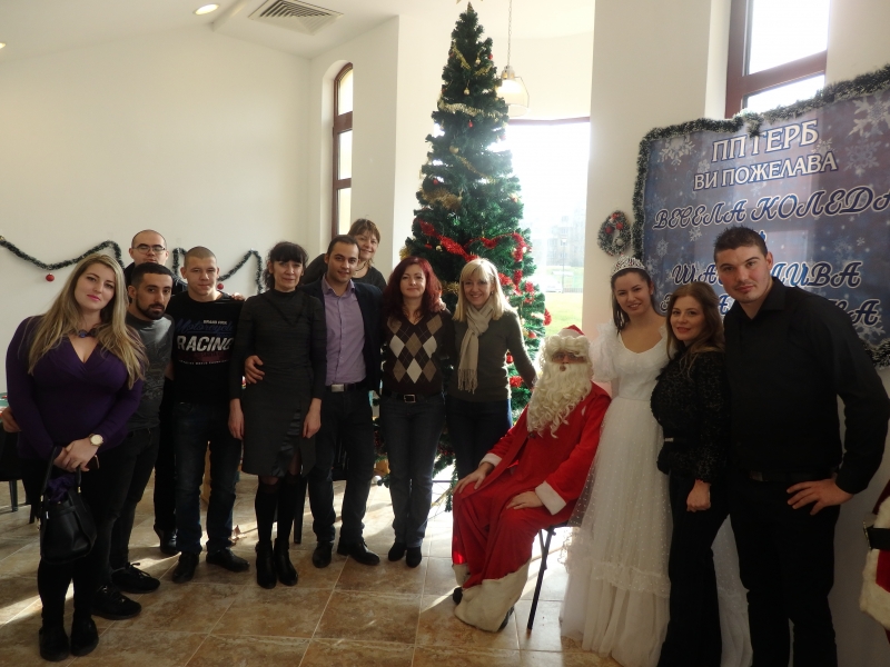 Много деца и техните родители се включиха в Коледния празник