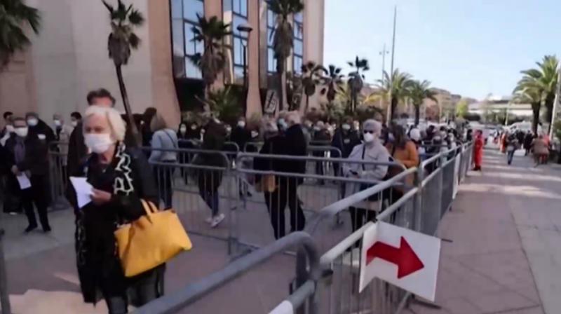 Увеселителният парк се превръща във ваксинодром като част от мащабния