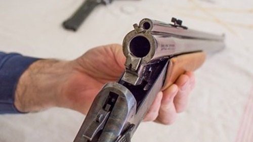 Старец се простреля смъртоносно с ловната си пушка в павликенското