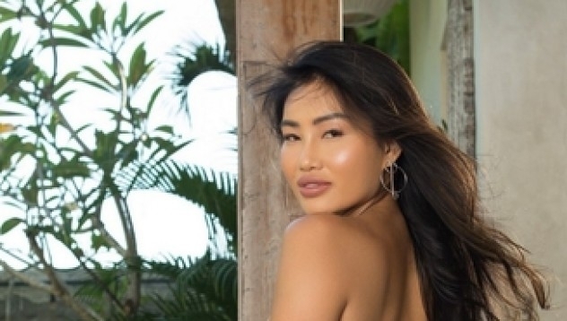 Вивиан Лейн е нашата азиатска връзка Дамата разполага с всичко