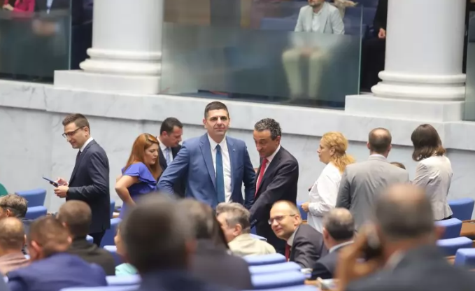 Народното събрание се обзаведе с нова редовна комисия – за